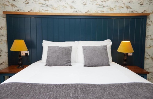 Woburn Hotel | Cozy Stay at The Bell Hotel Woburn with Restaurant Access