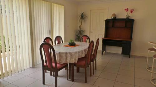 South Tamworth Villa | Discover The Bell House: 4-Star Family-Friendly Retreat