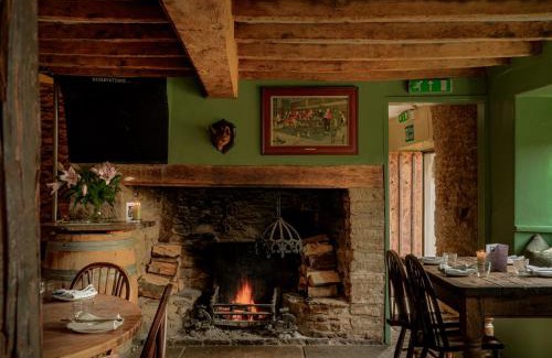 Lechlade Hotel | Explore The Bell Inn: 4-Star Stay with Pet-Friendly Perks