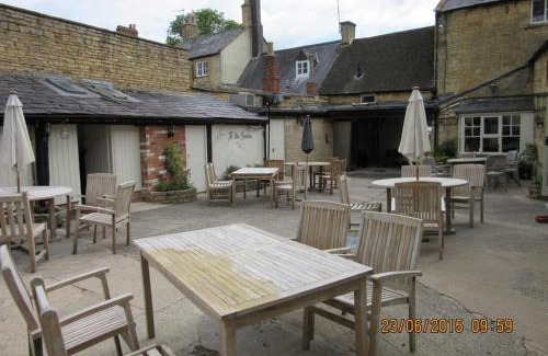 Moreton-in-Marsh Bed & Breakfast | Inviting Stay at The Bell Inn with Restaurant & Family Fun