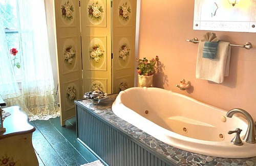 Canandaigua Bed & Breakfast | The Bella Ella B&B
