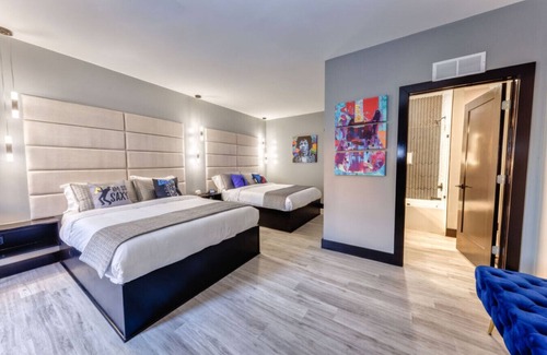Biloxi Hotel | Discover The Bella's Kings Suite with Ocean View & Balcony