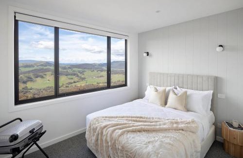 Myrrhee House | Guest Rated 10/10: The Bella Vista by Mt Bellevue