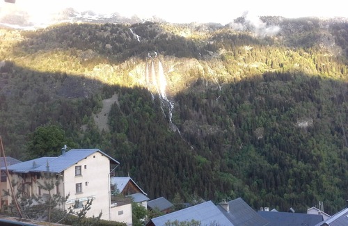 Vaujany Apartment | Relaxing Getaway at The Belledonne with Pool & Spa
