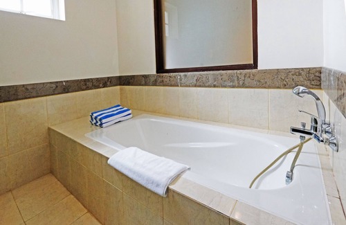 Permata Hijau Hotel | Cozy Bellezza Suites Jakarta: Pool, Dining & Family-Friendly
