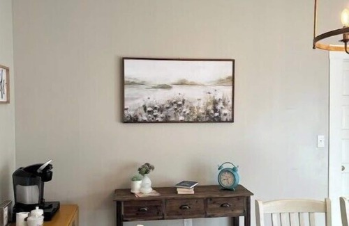 Belmont House | The Belmont Cottage is a 100 year old charmer located near Town Square