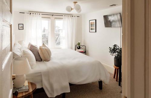 Avon Hotel | Beachfront Bliss at The Bentley Inn with Ocean Views