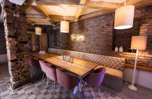 Ocna Mures Apartment | Highly Rated Stay at The Berg's 1 – Book Your Escape!