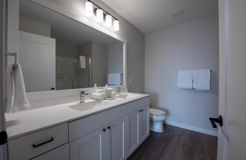 Rochester Hotel | Experience The Berkman: 4-Star Retreat with Pool & Hot Tub