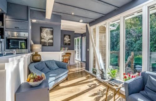 Pentrefelin House | Pet Friendly Haven: The Berm - Guest Rated 10/10
