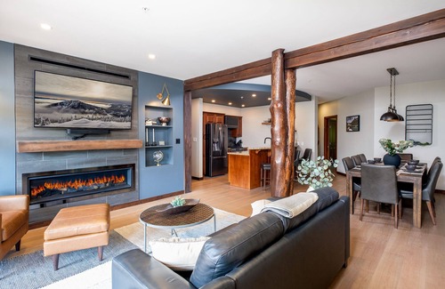 Rossland Condo | Relaxing 2 Bedroom Retreat on the Mountain with Spa Amenities