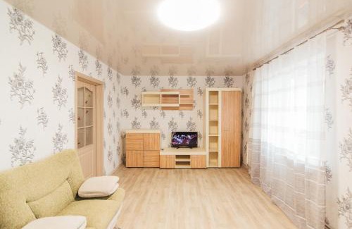 Zarichnyi District Apartment | Top-Rated Faraon Apartments in Kharkovskaya with Hot Tub