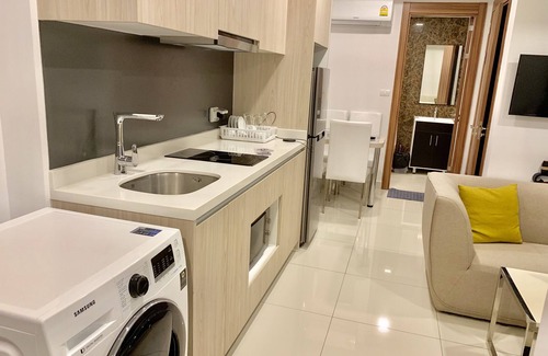 South Pattaya Apartment | Beachfront 2 BDR Apartment with Pool & Breakfast Included