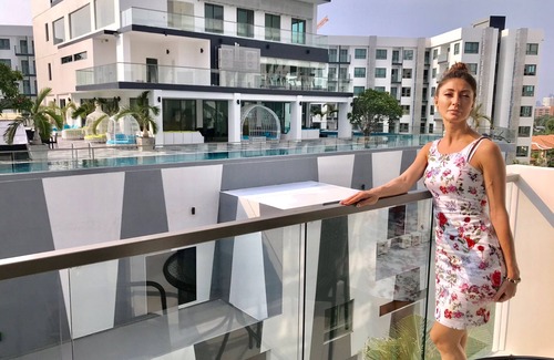 South Pattaya Apartment | Beachfront 2 BDR Apartment with Pool & Breakfast Included