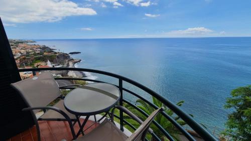 Camara de Lobos Apartment | Oceanfront Above the Sea Apartment – Rated 10/10 by Guests