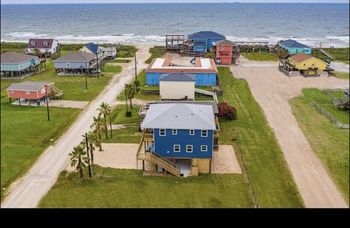 Surfside Beach House | Unbeatable Stay in Surfside with Oceanfront Amenities!