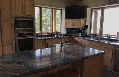 West Yellowstone Cabin | Cozy Cabin Retreat for Families in West Yellowstone