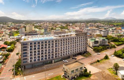Seongsan Hotel | Discover Jeju Seongsan: Family-Friendly with a Pool