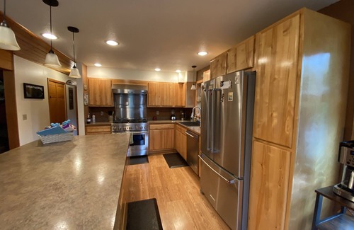 Sterling House | Unforgettable Kenai Peninsula Base Camp with Spa & Pool