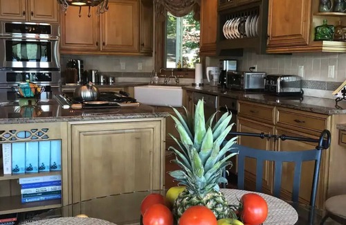 Greenwood Lake House | Discover The Best Lake House with Hot Tub Amenities