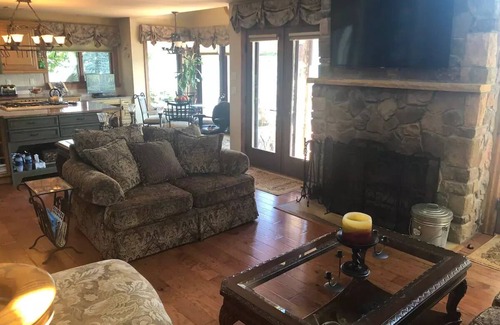 Greenwood Lake House | Discover The Best Lake House with Hot Tub Amenities