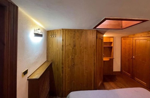 Cortina d'Ampezzo Historic Centre Apartment | Prime Location: Stroll to Attractions, Enjoy Breakfast & Hot Tub