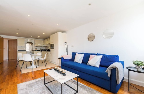 Castle Quarter Apartment | Prime Location in Cardiff City Centre with Spa & Hot Tub