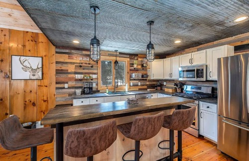 Eustis Cabin | Cozy Cabin Retreat in Maine: Perfect for Families & Pets