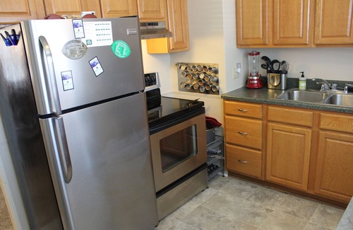 Wooded Estates House | Inviting Bungalow Near Notre Dame with Family-Friendly Amenities
