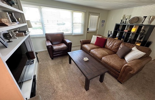 Wooded Estates House | Inviting Bungalow Near Notre Dame with Family-Friendly Amenities