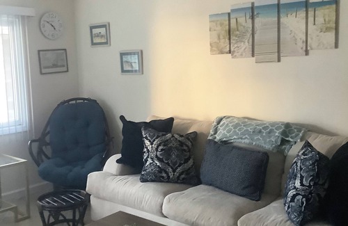 Mantoloking Condo | The best of both worlds! One bedroom condo on the beach with heated pool!