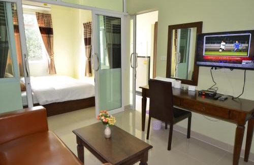 Mueang Samut Prakan District Apartment | Budget-Friendly Getaway at The Best Place with Breakfast