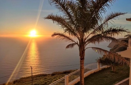 Paul do Mar House | Unforgettable Oceanfront Retreat at Casa Farol in Madeira