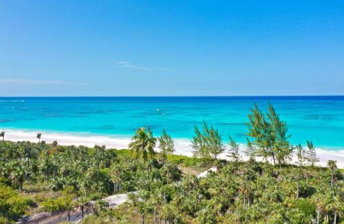 North Palmetto Point House | Discover The Better Life & Cottage Home with Pool and Breakfast
