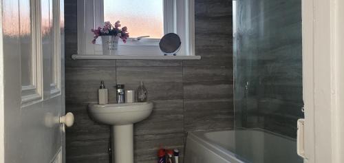 Sheringham Apartment | Discover The Beverley Suite: Family-Friendly with Dining