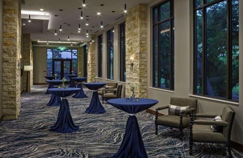 Boerne Hotel | Experience The Bevy Hotel Boerne: Pet-Friendly & Oceanfront