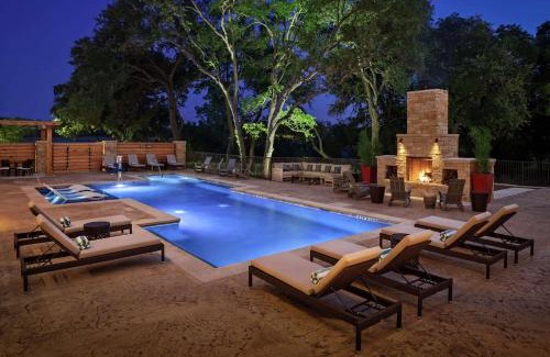 Boerne Hotel | Experience The Bevy Hotel Boerne: Pet-Friendly & Oceanfront