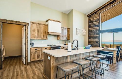 Sweetwater House | Discover The Big Blue: Ocean View & Private Beach Retreat