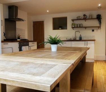 Clifton House | Discover The Big Bristol House with Great Guest Ratings