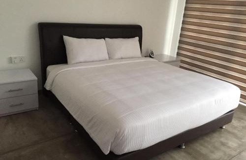 Kirula House | Budget-Friendly Stay at The Big House with Breakfast Included