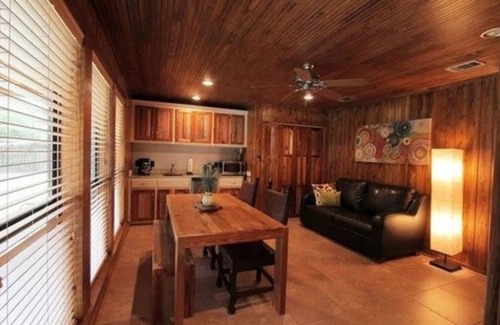 Uvalde Bed & Breakfast | Inviting Big Lazy Room with Balcony and Pool Amenities