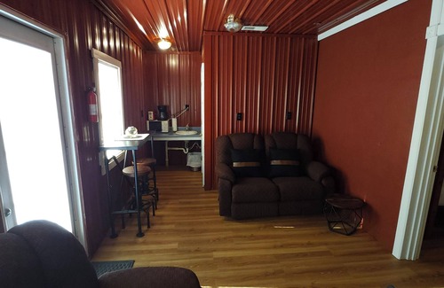 Ashley Oaks House | The Big Red Barn Unit #4-Direct Access-150 yards to G-23