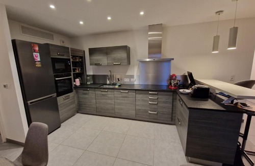Croix Rousse Apartment | Family-Friendly Retreat at The Big Rock Hotel Awaits You
