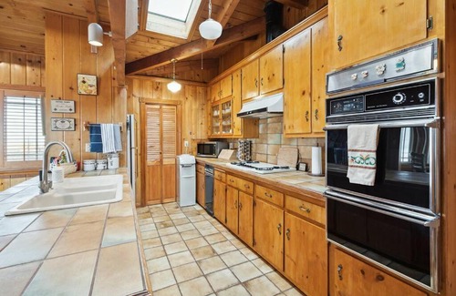 Pearblossom House | Discover The Big Sky: Pet-Friendly Retreat with Pool & Hot Tub