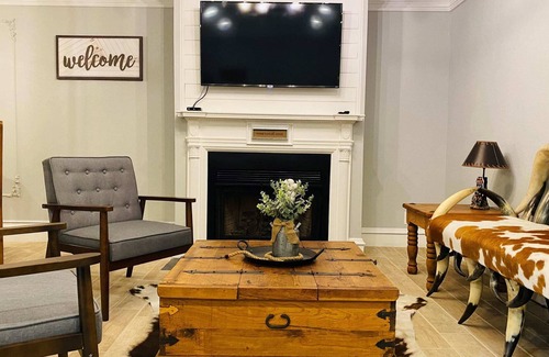 Amarillo Apartment | The Big Texan Master Suite 200