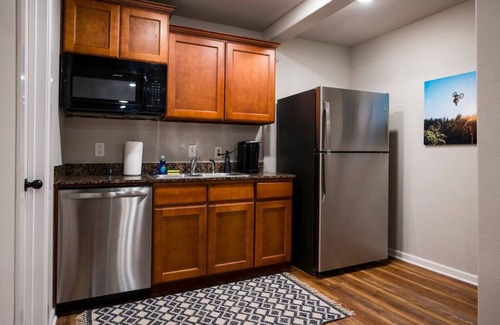 Bentonville Cabin | Guest Rated 10/10: The Bike Inn with Spa & Hot Tub