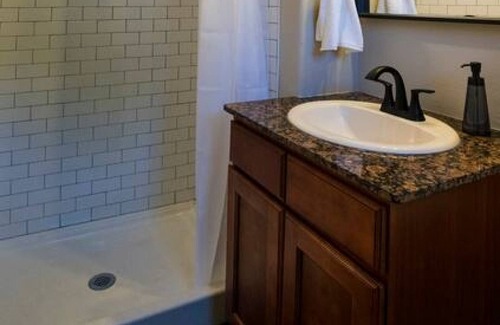 Bentonville Cabin | Guest Rated 10/10: The Bike Inn with Spa & Hot Tub