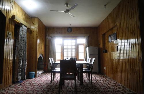 Harwan House | Pet-Friendly Retreat at The Bilt Farmhouse - Rated 10/10