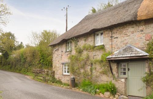 Poundsgate House | Pet-Friendly Paradise at The Bing: Guest Rated 9.8
