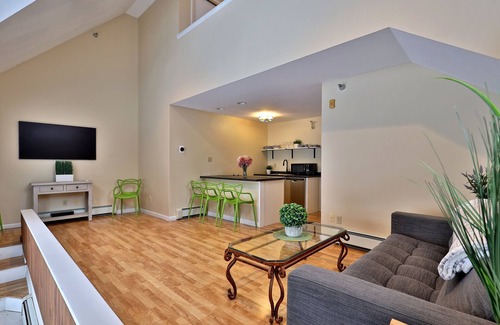 Killington Cabin | Inviting Birch Ridge: Cozy Owner's Suite with Hot Tub